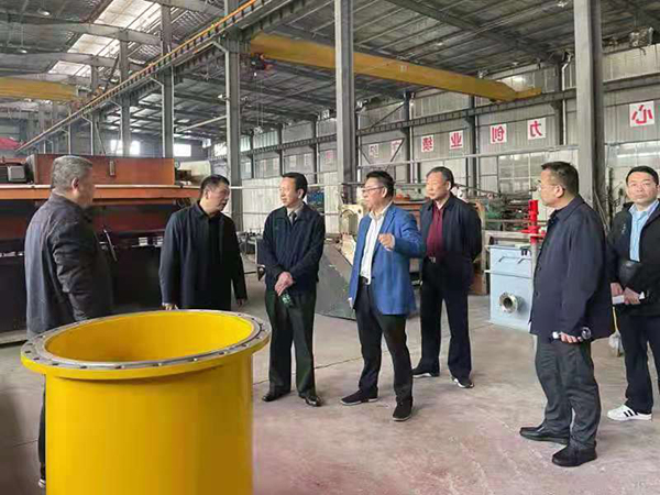 欢迎岳阳市市委常委吴晓波来岳阳快盈VIII体育
设备实地考察